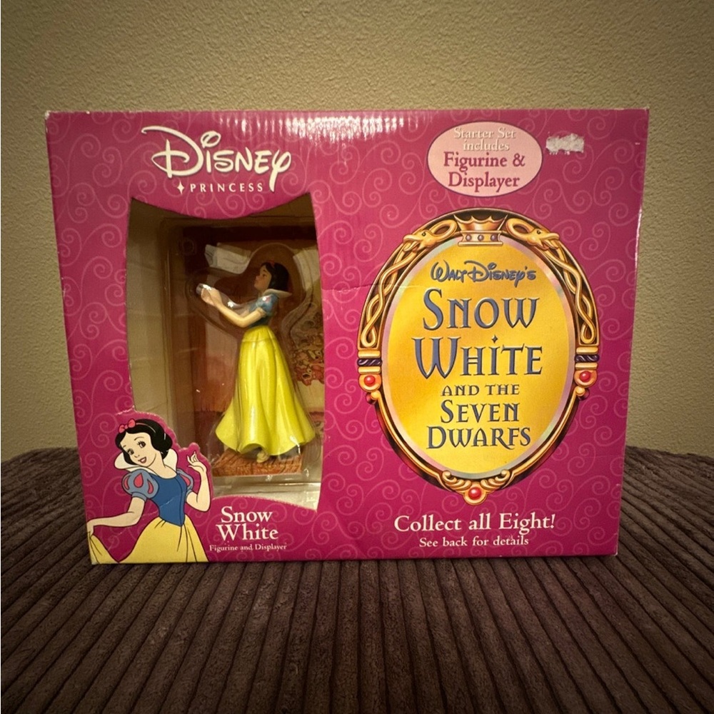Vintage Rare Disney Snow White and the Seven Dwarfs Figurine & Displayer